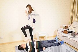 Chinese trampling and face kicking - free porn video
