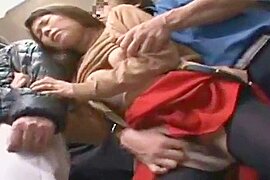 Hermosa Esposa Follada en el autob&uacute_s al lado de su marido cornudo VER Completo: http://bit.ly/2JMKBT2 - free porn video