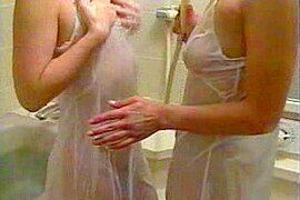 Hot Japanese dykes sharing one dildo with cunts - free porn video