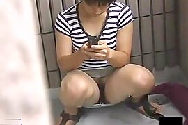 Japanese no panties under skirt 33-05 - free porn video