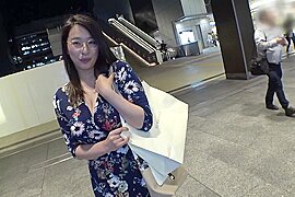 She came in clothes with full cleavage - free porn video