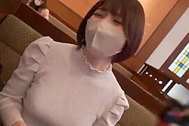 スマホ個人撮影　透明感のあるショトカ美容師さんと街ブラ→パイパンまんこに連続中出し！593 - free porn video
