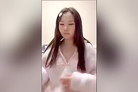 Smartphone personal shooting A baby-faced JD who accidentally showed her breasts during a serious ww live broa.546 - free porn video