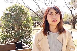 仄かな色気漂う美脚の若妻が乳首舐められクンニと手マンで感じるハメ撮り - free porn video