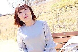 ビッチ感丸出しの四十路人妻が強めのハグとキスでウットリ - free porn video